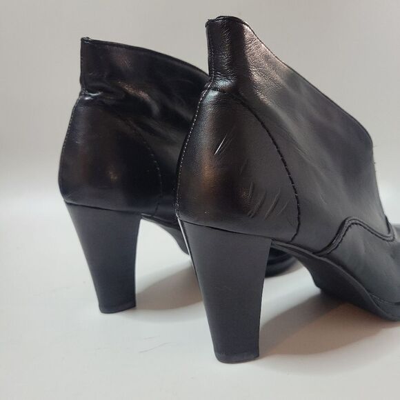 Liz Claiborne Black Leather Bonnie Heeled Boots - Picture 3 of 16